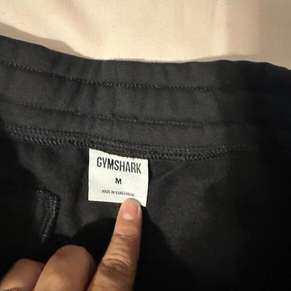 Gymshark Men’s crest 9” short - Picture 3 of 4